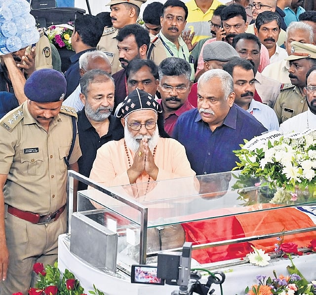 Cardinal Cleemis Baselios pays his final tribute to former chief minister V S Achuthanandan