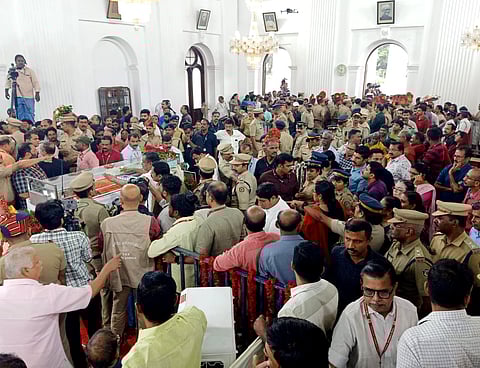 According to officials, the current plan is to halt the procession at 26 locations across the three districts to facilitate public tributes. 