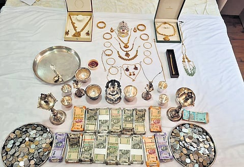 Gold jewellery, cash, and other valuables found at a residence during the raid by Lokayukta police in Bengaluru on Wednesday.