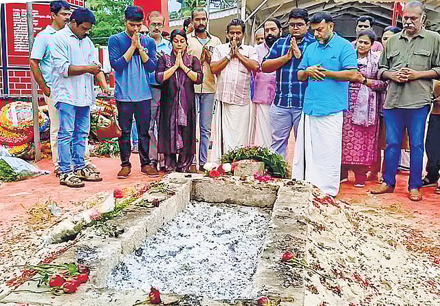 Former chief minister V S Achuthanandan’s son V A Arun Kumar, daughter Dr V Asha, her husband Dr T Thangaraj, and grandchildren Arjun and Aravind at the funeral pyre of the late leader at Valiyachudukadu in Alappuzha on Thursday 