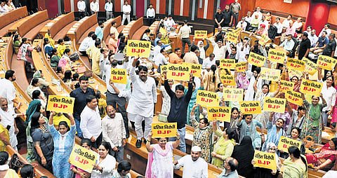 AAP councillors hold placards and create ruckus during MCD meeting 