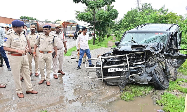 Rachakonda CP G Sudheer Babu inspects the accident spot at Khaitapuram  Yadadri Bhuvanagiri district of Telangana on Saturday.