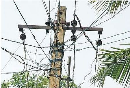 Power line falls on fence, electrocutes farmer, wife in Tamil Nadu