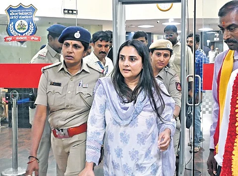 Karnataka Women's Commission takes suo motu note of online abuse against  Ramya, directs police action