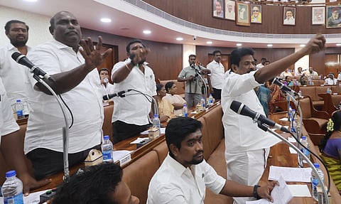DMK councillors urge officials not to approve the zonal chairperson’s resignation after a resolution about it was read out during the council meeting.