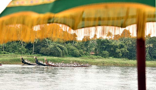 In protest, PSS activists had recently marched to the office of the Devaswom Assistant Commissioner singing Vanchipattu, the traditional boat song, demanding that the ritual be conducted only in the presence of snake boats.