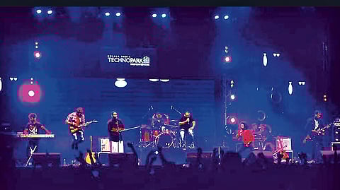 Musical vibes filling after-work space of employees of Technopark. 