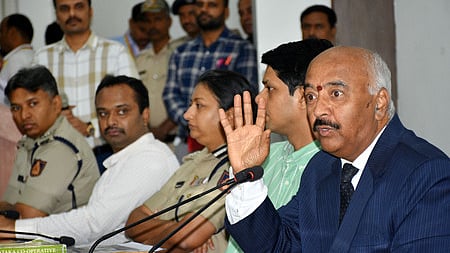 Karnataka Upa Lokayukta Justice KN Phaneendra (R)