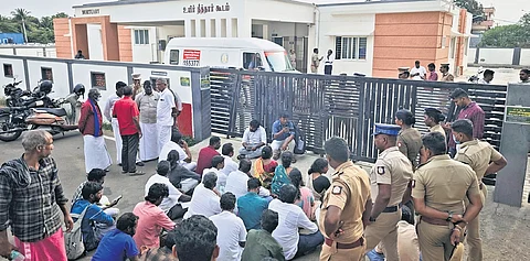 Marimuthu’s family and tribal residents staged a sit-in in front of the autopsy hall demanding a case be registered under the SC/ST Act 