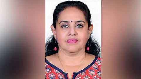 Usha Suresh Babu, a nutritionist based in Tripunithura, saved the life of an elderly man who was left dangling from the handrail of the AC coach of the Ernakulam Junction Thiruvananthapuram Central Vanchinadu Express.