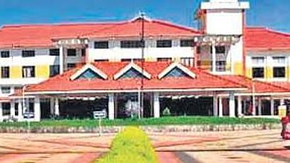 Vice-Chancellor P Raveendran announced the closure, stating that the decision was taken to restore peace and protect the safety of students. 