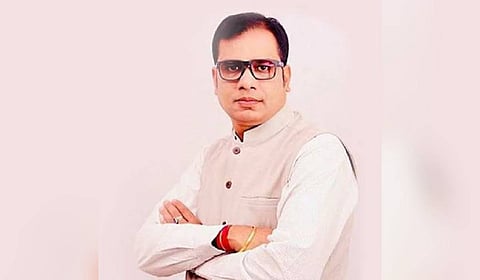 Sitting JD(U) MLA Sanjeev Kumar resigned from the party on Friday and joined the Rashtriya Janata Dal (RJD), ahead of the Bihar assembly elections scheduled for November.