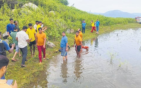 Fire services personnel recovering Gopal’s body from Harabhangi dam.