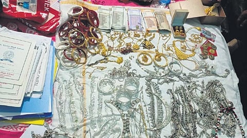 Gold, silver ornaments found from Hansdah’s possession.