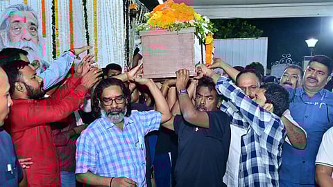 harkhand Chief Minister Hemant Soren and his brother Basant Soren carry mortal remains of their father, former Jharkhand CM Shibu Soren, in Ranchi, Monday night, Aug. 4, 2025.