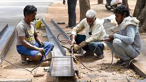 Workers engaged in the construction of two arches that would be installed at the entrance of Fort railway station.