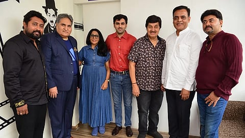 The cast and crew of Aparichite