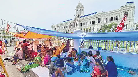 Sivakami, a former IAS officer, on Friday expressed solidarity with sanitary workers who are protesting against the privatisation of solid waste management.