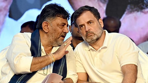 Congress leader Rahul Gandhi (R) and Deputy Chief Minister DK Shivakumar.