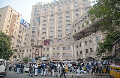 SBI clocks 12.5 pc rise in Q1 net profit at Rs 19,160 crore