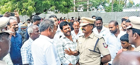 Policemen hold talks with residents during the demolition drive to remove the ‘untouchability wall’ at Muthuladampatti in Karur on Saturday 