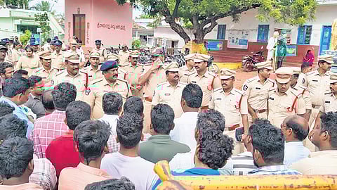 Palnadu District Police conducted a large-scale cordon and search operation at Lakkarajugarlapadu village in Sattenapalli Rural mandal on Sunday