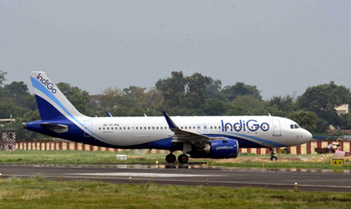 Pilot collapses in cockpit from suspected food allergy, delays IndiGo’s Mumbai–Delhi flight Pilot collapses in cockpit from suspected food allergy, delays IndiGo’s Mumbai–Delhi flight