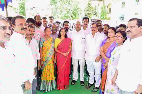 Guntur Mayor K Ravindra along with Guntur West MLA Galla Madhavi laid the foundation stone for various development works on Monday.