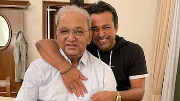 Vece Paes (L) and Leander Paes