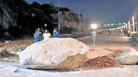 Traffic stopped on the Manchirevula service road following the boulder-slide