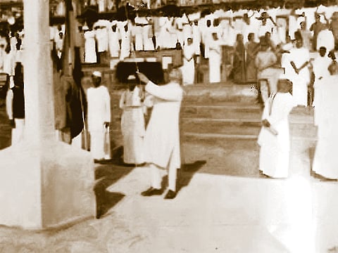 Pattom A Thanu Pillai hoists the flag on the first anniversary of Independence Day in 1948