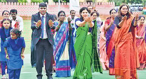 Karimnagar Collector Pamela Satpathy, along with officials and mute students, sings national anthem in sign language on I-Day.