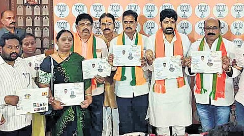 BJP leaders in Guntur are releasing the poster of ‘Spoorthi Mahasabha’ 