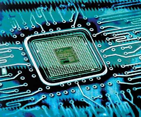 5G LNA chip, helps strengthen weak mobile signals, resulting in clearer calls and faster internet speeds, particularly in areas with poor network coverage.