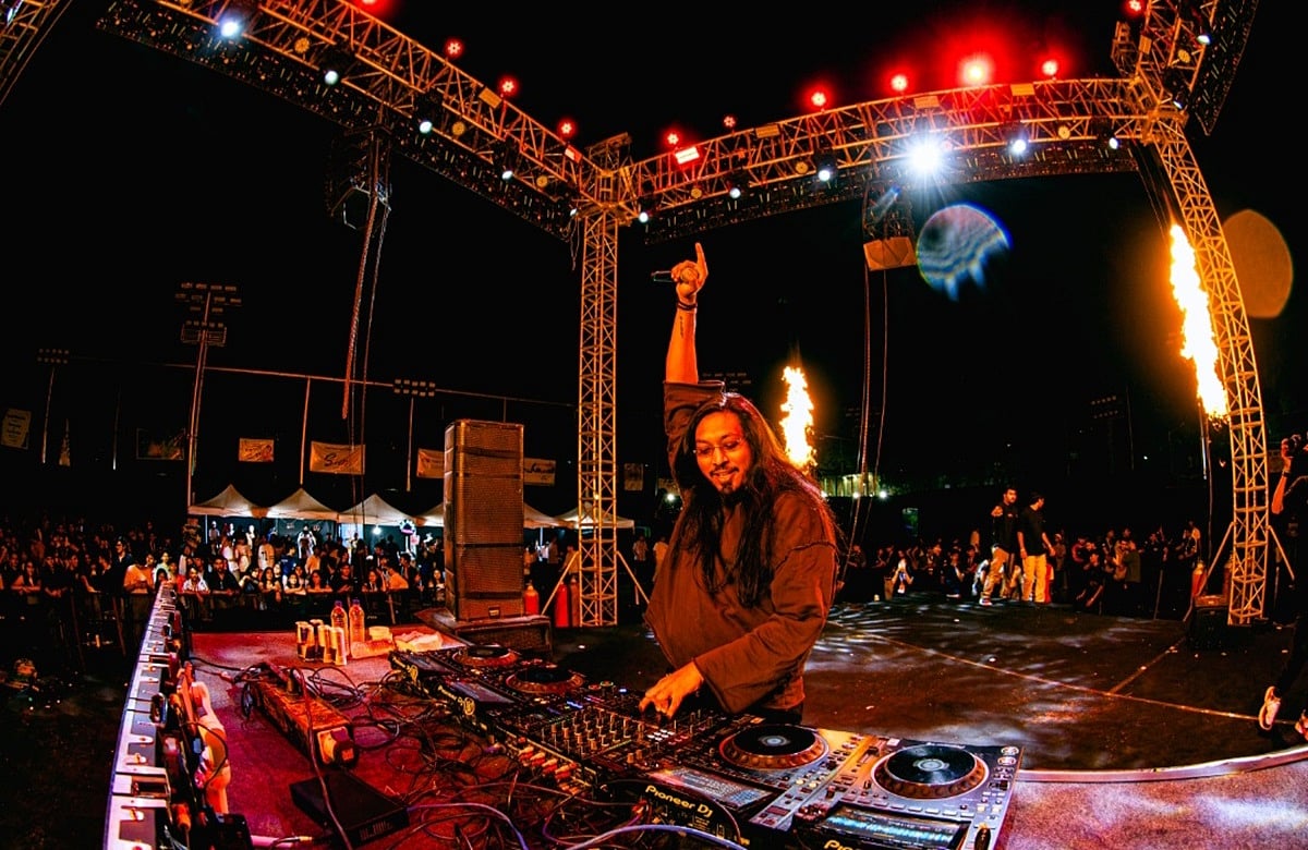 Karan Kanchan performing at a club show in Hyderabad