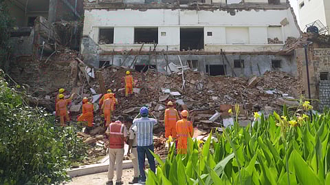 NDRF carrying out search operation as a Building has collapsed alongside Sadbhavna Park, 3 workers on the site are dead on the spot. 