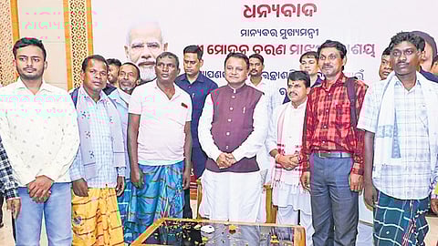 A delegation from Keonjhar with CM Mohan Majhi at the State Guest House.