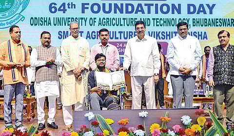 Guv Hari Babu Kambhampati, deputy CM KV Singh Deo, F&ARD min Gokulananda
Mallik and others during the 64th Foundation Day celebrations of OUAT 
