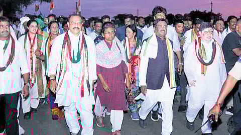 AICC state in-charge Meenakshi Natarajan and TPCC chief Mahesh Kumar Goud take part in the Janahitha Padayatra in Warangal on Monday
