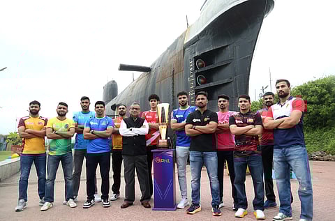 The 12 team captains visited the INS Kursura submarine museum.