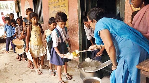 The department has permitted payment of fuel charges at Rs 0.25 per student per day to Self-Help Groups for preparation or serving.