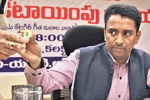 District collectors conducted the lottery at 8 a.m., in the presence of Excise Department officials and applicants. 