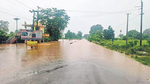 The road which connects Narsampet to Mahbubabad remains inundated at Khanapur mandal due to the overflowing of Pakhal Vagu in Warangal