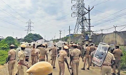 Screengrab of a video showing police clashing with workers at the L&T Modular Fabrication facility in Kattupalli, Avadi, on Tuesday 
