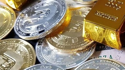 At the famed Guruvayur Sree Krishna Temple, devotees drop precious metals into the hundi (offering box) in astonishing quantities, around 20 to 25 kg of gold and 120 to 150 kg of silver every year.