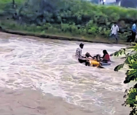 Due to an auto driver's neglence, the auto fell into the river in Satwajiguda village in Indravelli mandal in the district. Villagers rescued the passengers.