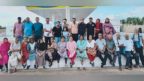 According to the stranded group, they have been stuck near Gosala since Monday, unable to reach their hotel or find secure accommodation. 