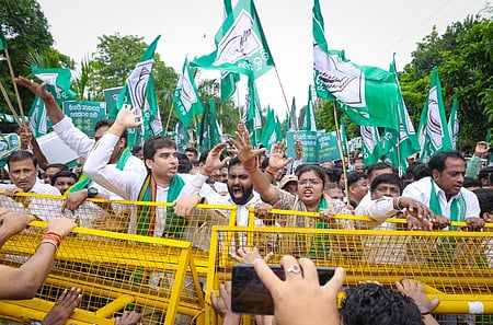 BJD workers demonstrating in front of the Raj Bhavan in September over the issue of fertiliser shortage.