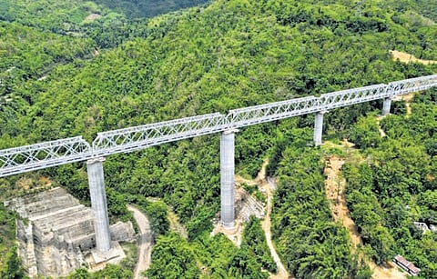 The world’s second-tallest pier bridge at 114 m over River Kurung.