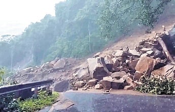 NH-157 halted as Kalinga Ghat sees massive landslide